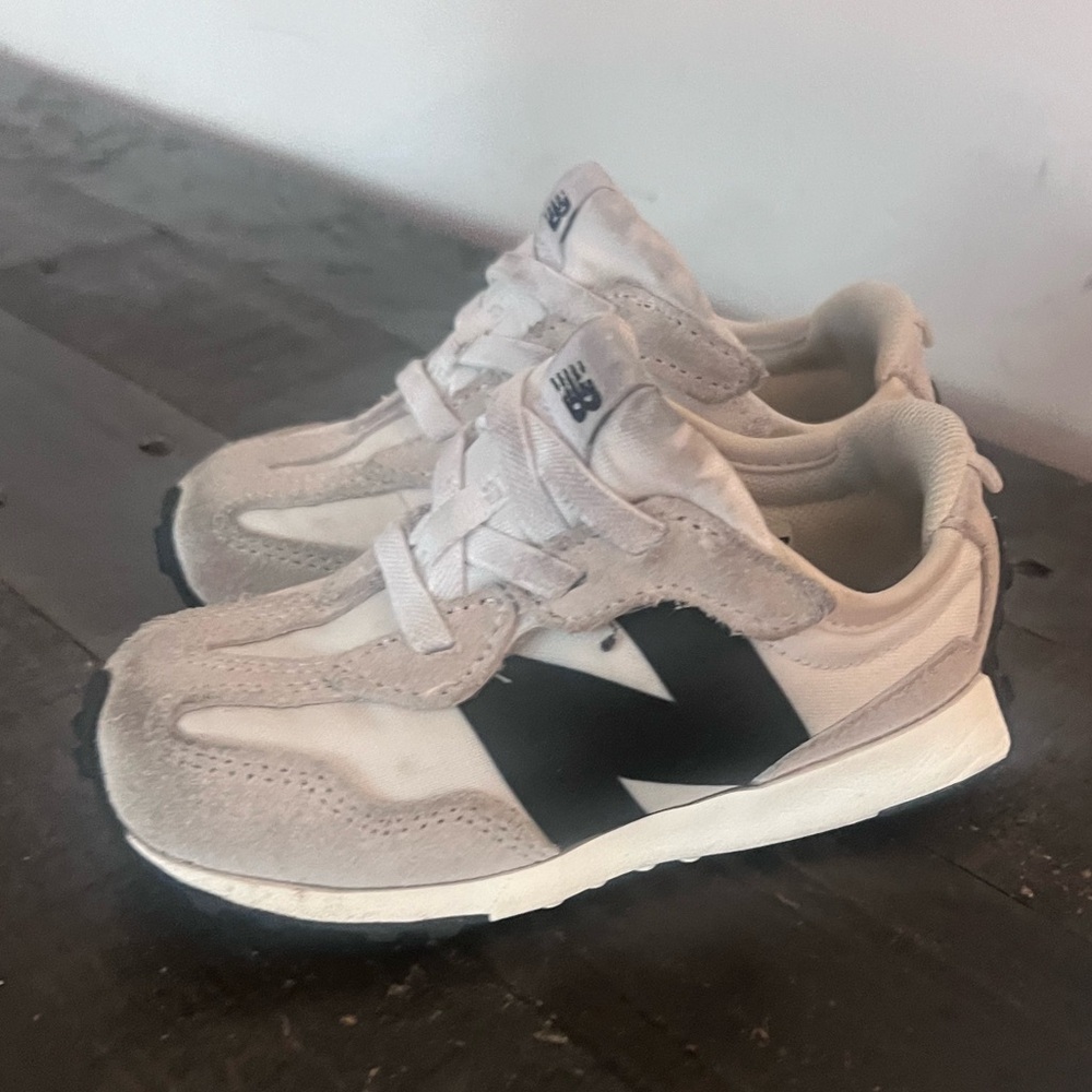 Kids New Balance Sneakers size 7 - used